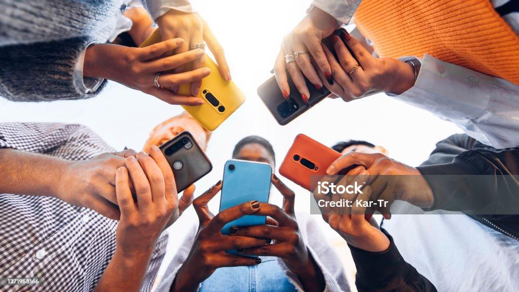 Resah Ekonomi Sulit, Anak Muda Ramai-ramai Buat Tagar #KaburAjaDulu