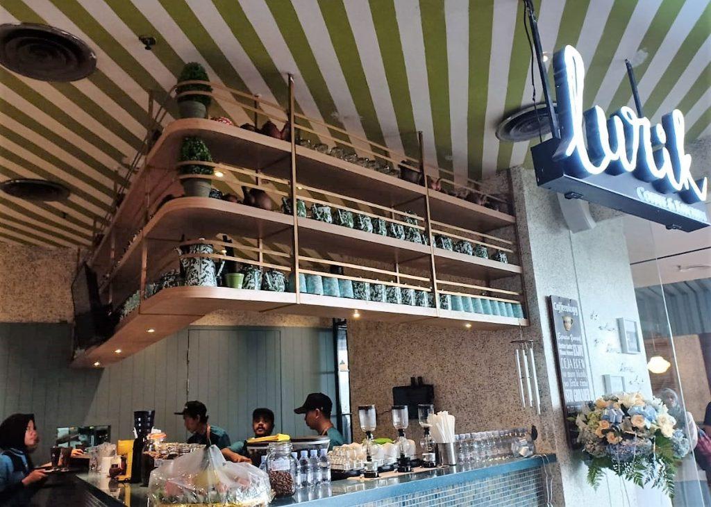 Raup Cuan Dari Lipstik Hingga Restoran, Begini Gurita Bisnis Ussy Sulistiawaty