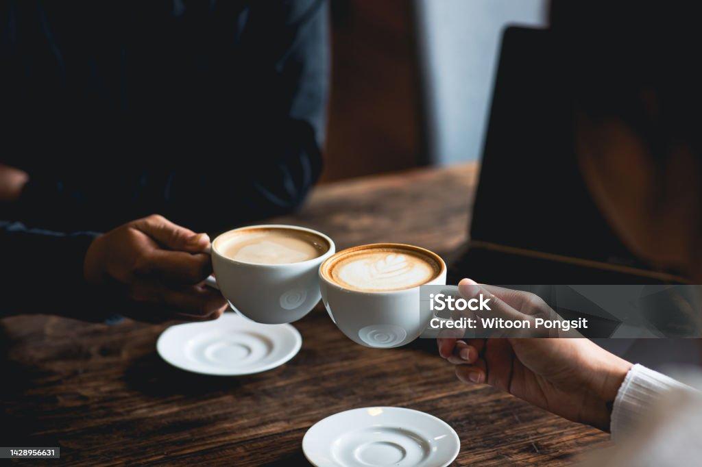 Nongkrong Nggak Pernah Mati! Begini Peluang Bisnis Warkop di 2025