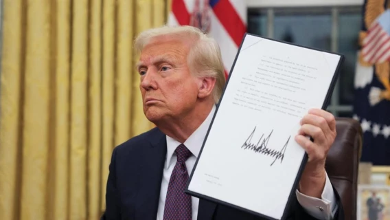 Trump Resmi Berlakukan Tarif Impor 20 Persen ke China