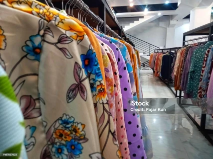 Menteri Purbaya Fokus Sidak Thrifting, Impor Baju Bekas Ilegal Siap Dibasmi!