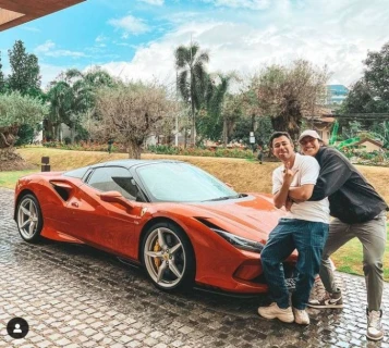 Lima Artis Indonesia dengan Hobi Sultan: Koleksi Mobil Mewah hingga Tas Brended Miliaran Rupiah