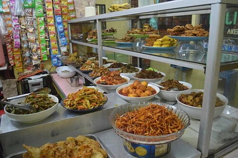 Warteg Kekinian: Dari Warung Rakyat Jadi Gaya Hidup Anak Muda