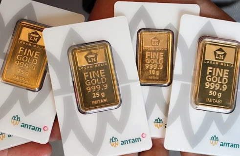 Harga Emas Hari Ini Bertahan di Rp2,733 Juta per Gram, Investor Pantau Arah Kebijakan The Fed