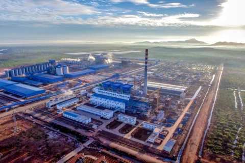 Kalbar Mau Jadi Raja Aluminium, Tapi Masih ‘Ngebul’? Dilema Hilirisasi Bauksit dan Transisi Hijau